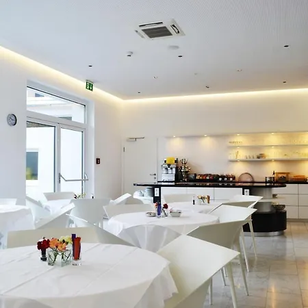 City Hotel 4*