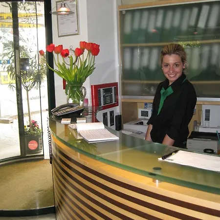City Hotel